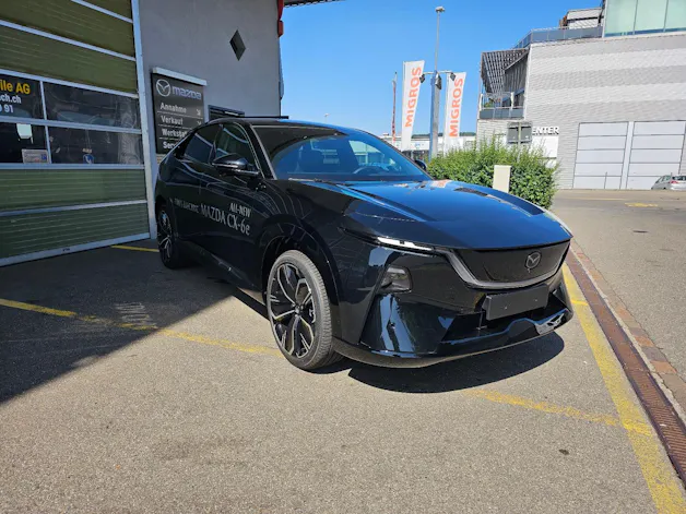 MAZDA CX-6e Takumi