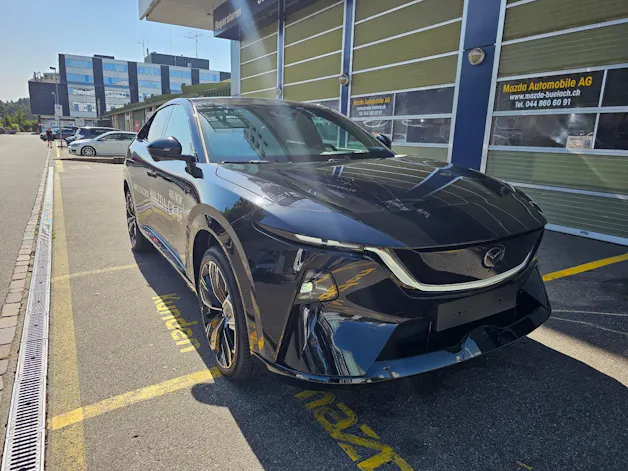 MAZDA CX-6e Takumi