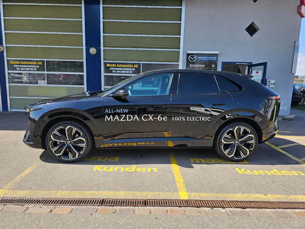 MAZDA CX-6e Takumi
