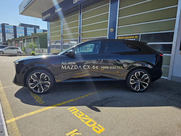 MAZDA CX-6e Takumi