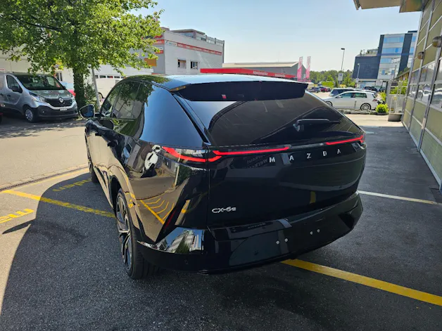 MAZDA CX-6e Takumi