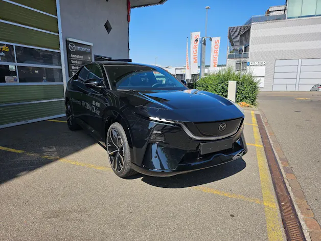 MAZDA CX-6e Takumi