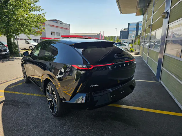MAZDA CX-6e Takumi