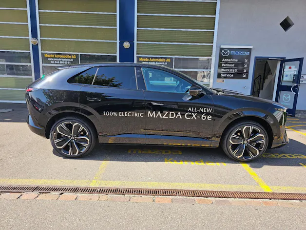 MAZDA CX-6e Takumi