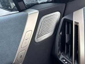 https://vehicle.imgix.net/4440879/dd29e879-1d7b-4217-ad38-807383967275.jpg