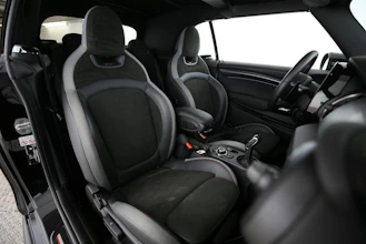 https://vehicle.imgix.net/4440927/05ee05a1-169d-4463-a184-8dbff363bef0.jpg