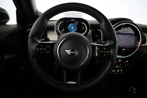 Fahrzeugbild MINI Cabrio F57 2.0i John Cooper Works SAG