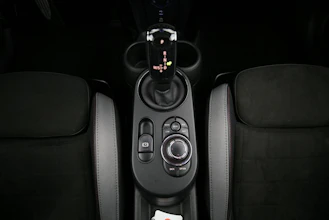 https://vehicle.imgix.net/4440927/4c7d81b1-9351-4c2c-a9b4-039289770db5.jpg