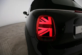 https://vehicle.imgix.net/4440927/785c2fe3-0be8-4f34-bdf5-e74abc8f32a0.jpg