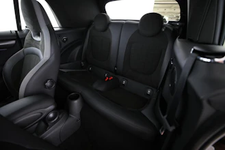 https://vehicle.imgix.net/4440927/abc8f523-c77f-4375-aca0-069d922d93ad.jpg