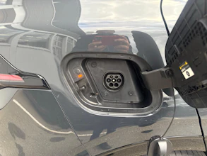 https://vehicle.imgix.net/4440956/9b915c76-dabd-4317-8585-3c34693e1b03.jpg
