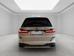 BMW X7 M50i