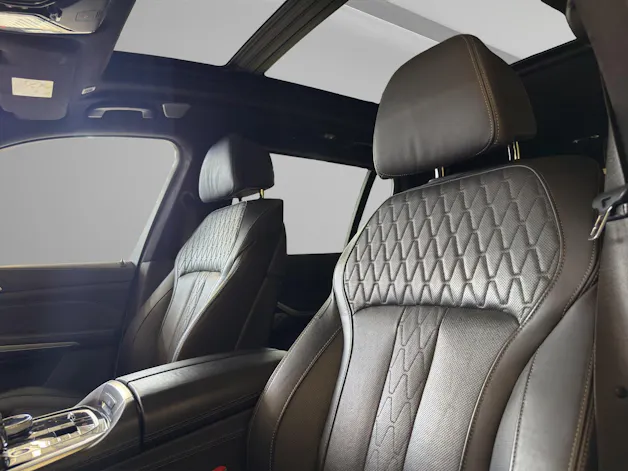 BMW X7 M50i