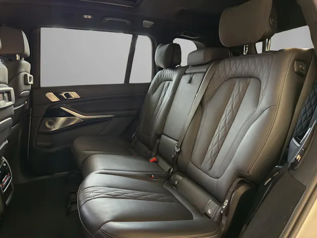 BMW X7 M50i