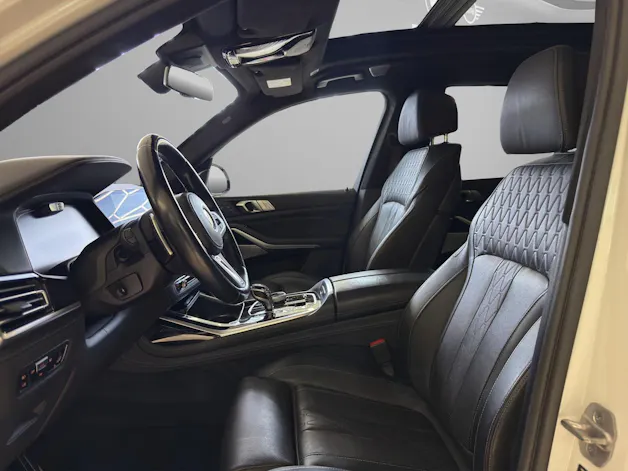 BMW X7 M50i