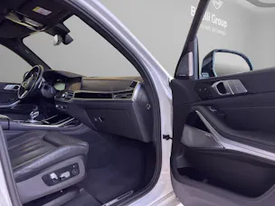BMW X7 M50i