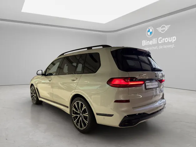 BMW X7 M50i