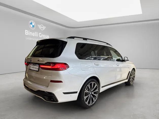 BMW X7 M50i