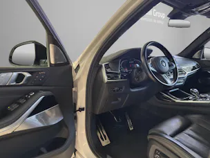 BMW X7 M50i
