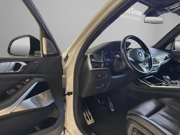 BMW X7 M50i