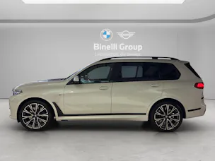 BMW X7 M50i