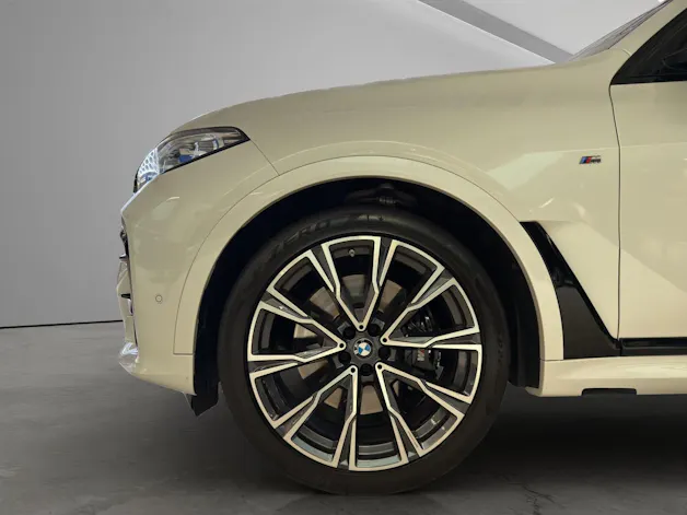 BMW X7 M50i