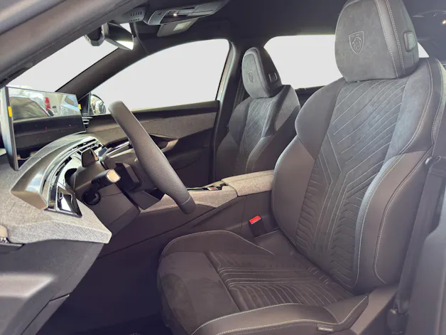 PEUGEOT 5008 1.2 Hybrid GT