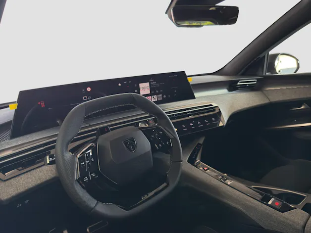 PEUGEOT 5008 1.2 Hybrid GT