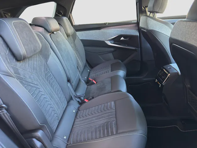 PEUGEOT 5008 1.2 Hybrid GT
