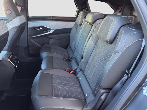 PEUGEOT 5008 1.2 Hybrid GT