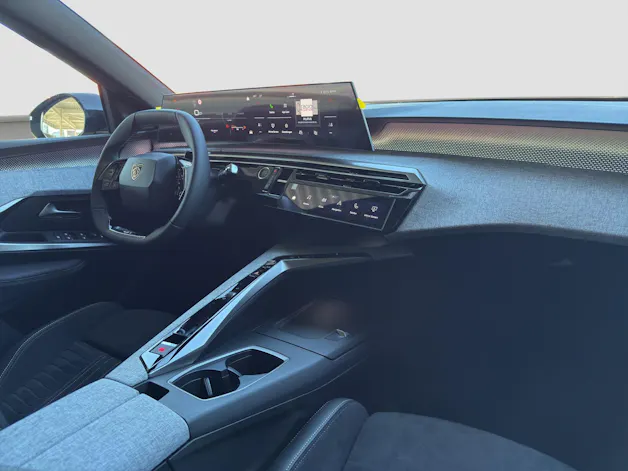 PEUGEOT 5008 1.2 Hybrid GT