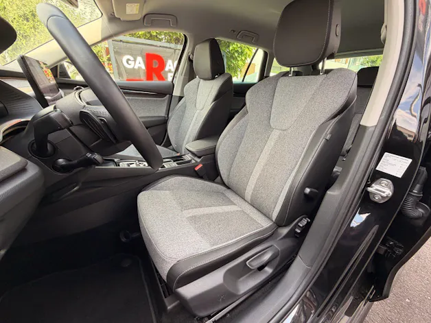 SKODA Octavia Combi 1.5 TSI mHEV 150PS Selection *** ANHÄNGERKUPPLUNG SCHWENKBAR ***