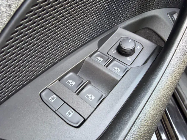 SKODA Octavia Combi 1.5 TSI mHEV 150PS Selection *** ANHÄNGERKUPPLUNG SCHWENKBAR ***