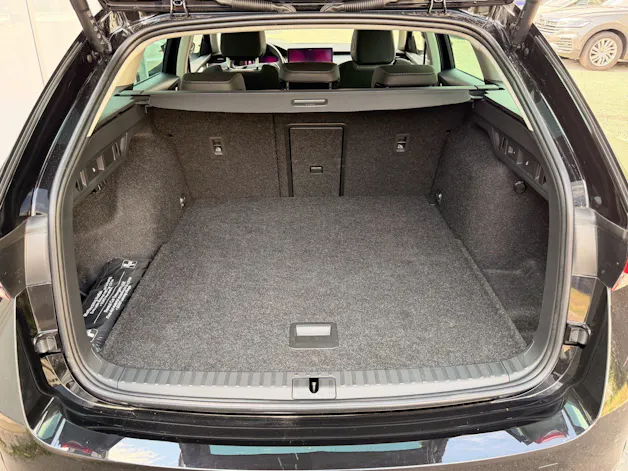 SKODA Octavia Combi 1.5 TSI mHEV 150PS Selection *** ANHÄNGERKUPPLUNG SCHWENKBAR ***