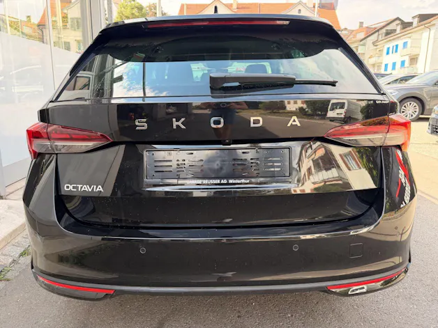 SKODA Octavia Combi 1.5 TSI mHEV 150PS Selection *** ANHÄNGERKUPPLUNG SCHWENKBAR ***