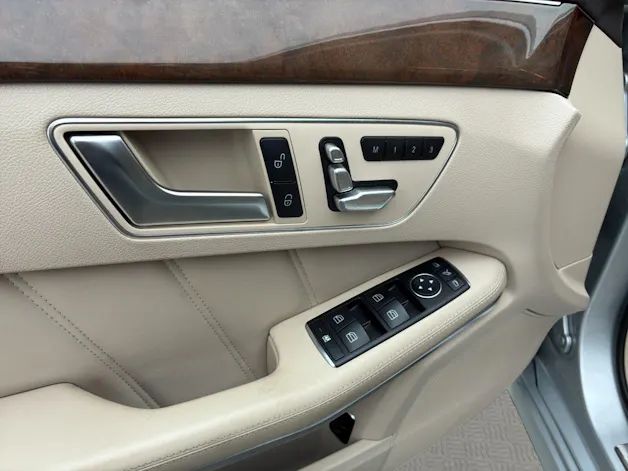 MERCEDES-BENZ E 400 Avantgarde 4Matic 7G-Tronic