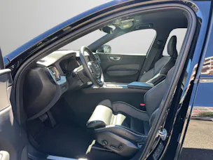 VOLVO XC60 2.0 B5 MH Plus Dark AWD