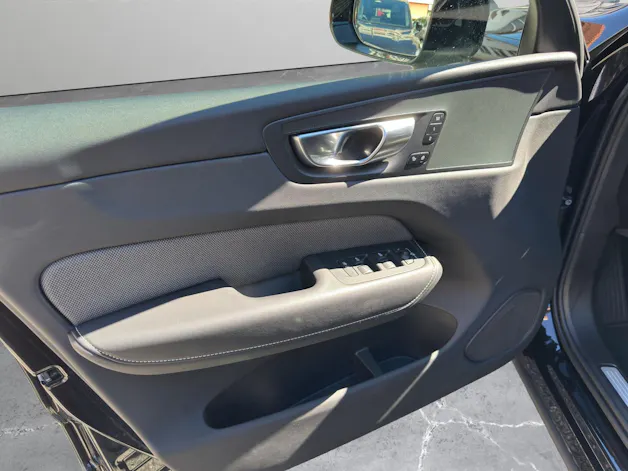 VOLVO XC60 2.0 B5 MH Plus Dark AWD