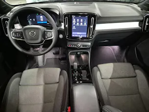 VOLVO XC40 2.0 B3 MH Plus Dark