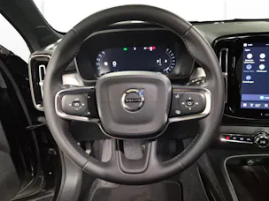VOLVO XC40 2.0 B3 MH Plus Dark