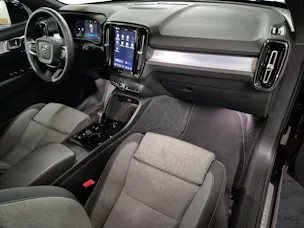 VOLVO XC40 2.0 B3 MH Plus Dark