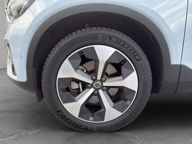 VOLVO XC40 2.0 B3 MH Plus Dark