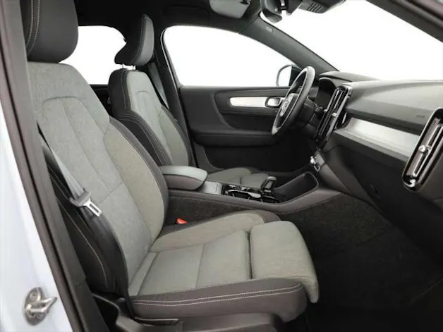 VOLVO XC40 2.0 B3 MH Plus Dark