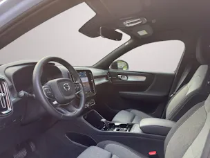 VOLVO XC40 2.0 B3 MH Plus Dark
