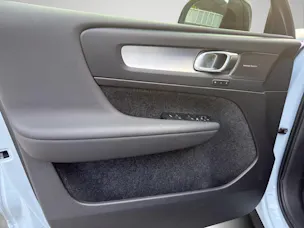 VOLVO XC40 2.0 B3 MH Plus Dark