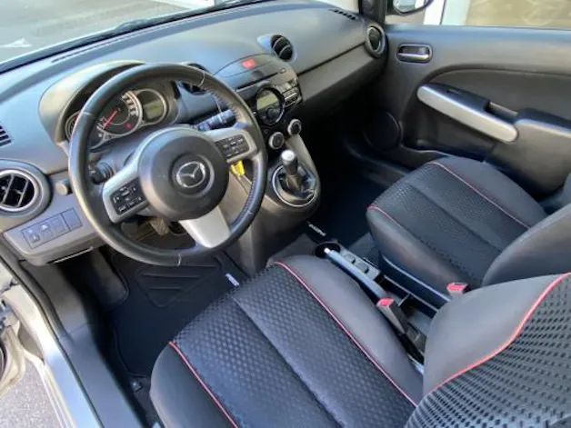 MAZDA 2 1.5i 16V Sport