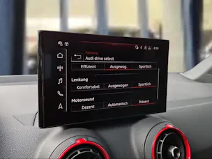 AUDI SQ2 TFSI quattro S-tronic Pfeilgrau Perleffekt