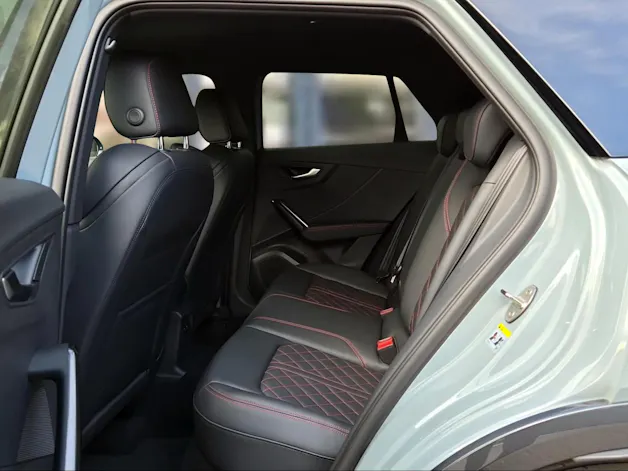 AUDI SQ2 TFSI quattro S-tronic Pfeilgrau Perleffekt
