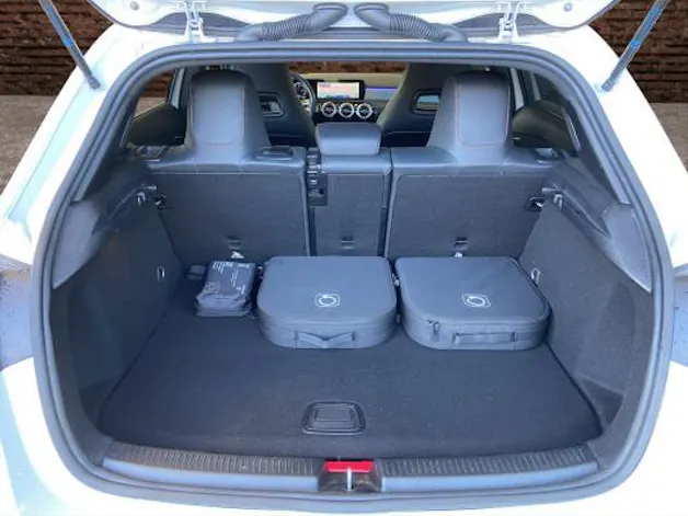MERCEDES-BENZ A 250 e 8G-DCT