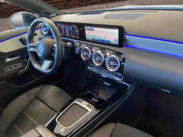 MERCEDES-BENZ A 250 e 8G-DCT